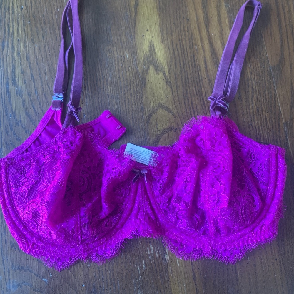 Victoria’s Secret Berry push up underwire Bra